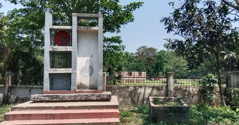 কেন্দুয়ার মহান মুক্তিযুদ্ধের বধ্যভূমি ও গণহত্যার স্বাক্ষী স্মৃতিফলক ‘চিরঞ্জীব’
