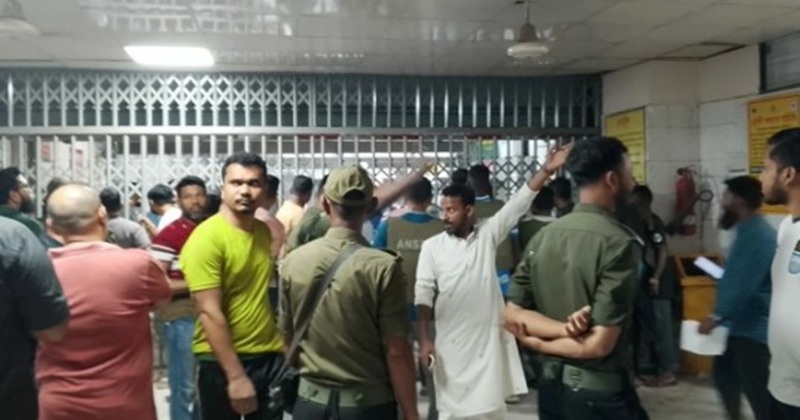 ঢাকা বিশ্ববিদ্যালয়ের (ঢাবি) শিক্ষার্থীদের সঙ্গে ঢাকা মেডিকেল কলেজ (ঢামেক) হাসপাতালের চিকিৎসকদের সংঘর্ষের ঘটনা ঘটেছে