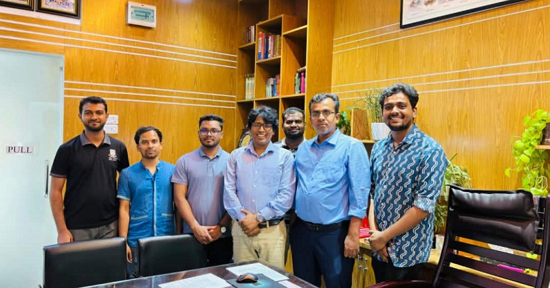 রসায়ন বিভাগের পাঁচ শিক্ষার্থী