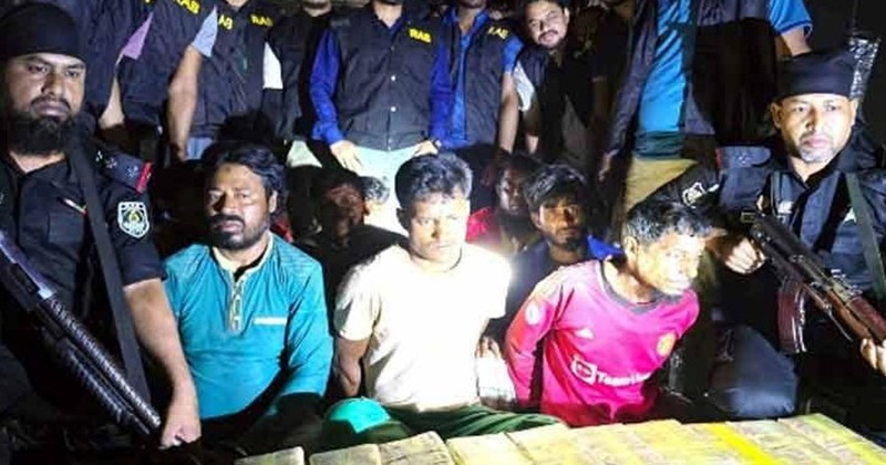 চট্টগ্রামে ১৫ কোটি টাকার ইয়াবা উদ্ধার, আটক ৯