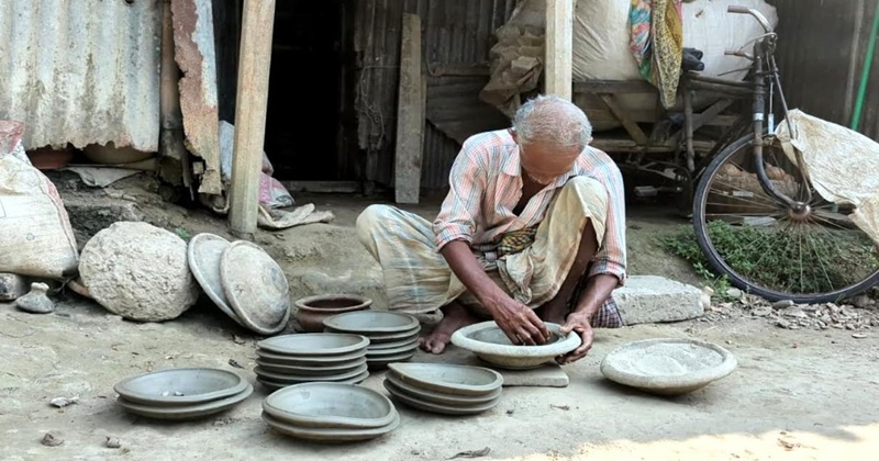 পহেলা বৈশাখকে সামনে রেখে ভালুকার কুমারপাড়া