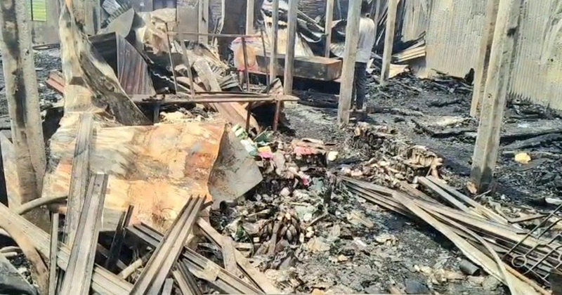 সোনাইমুড়ীতে ৭ দোকান আগুনে পুড়ে ছাই