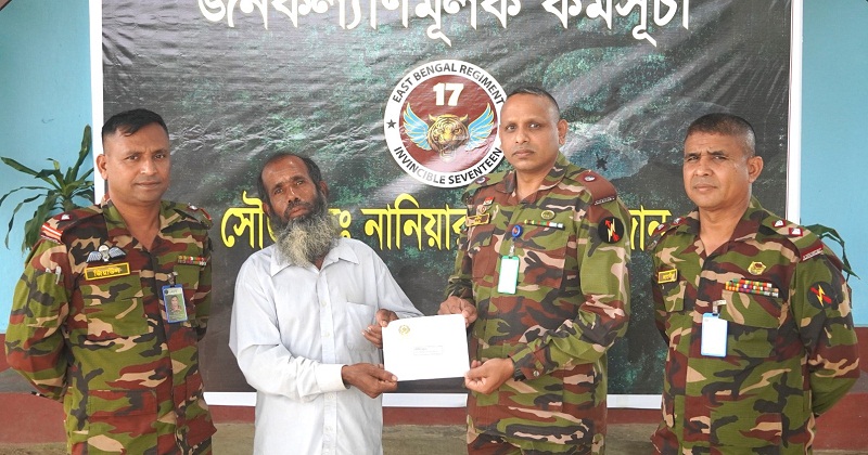আর্থিক সহায়তা নিচ্ছেন সুরমা বেগমের পিতা