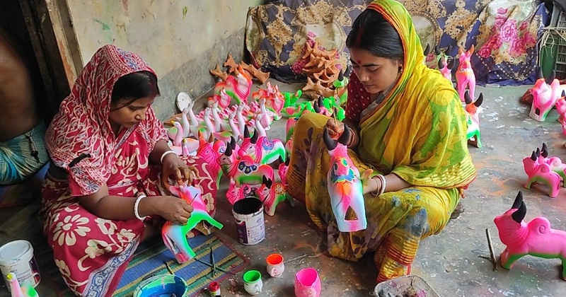নববর্ষ বরণে ব্যস্ত শিবনগরের মৃৎশিল্পীরা