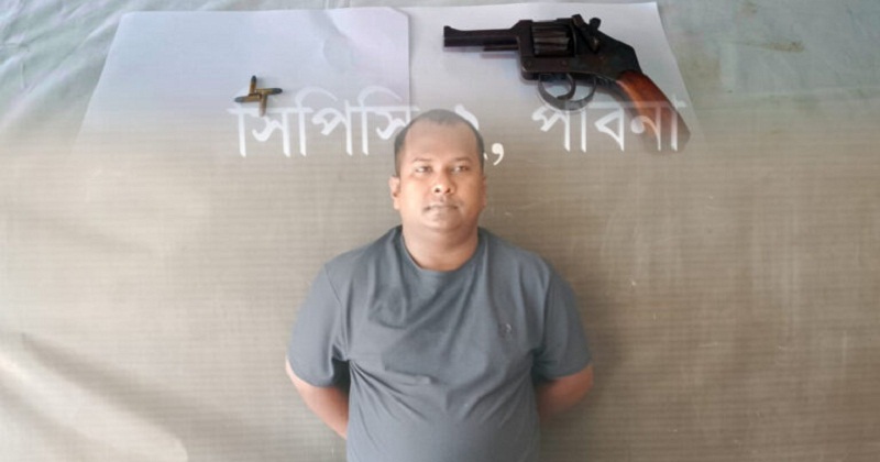 রিভলবারসহ যুবক গ্রেফতার