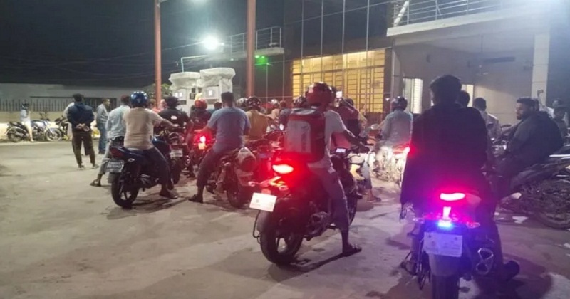 লাইনে দাঁড়িয়েও তেল পাননি জামায়াতের এমপি
