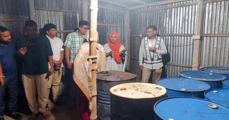 বগুড়ার সারিয়াকান্দিতে অবৈধভাবে মজুতকৃত প্রায় ৪ হাজার লিটার ডিজেল উদ্ধার করেছে ভ্রাম্যমাণ আদালত।