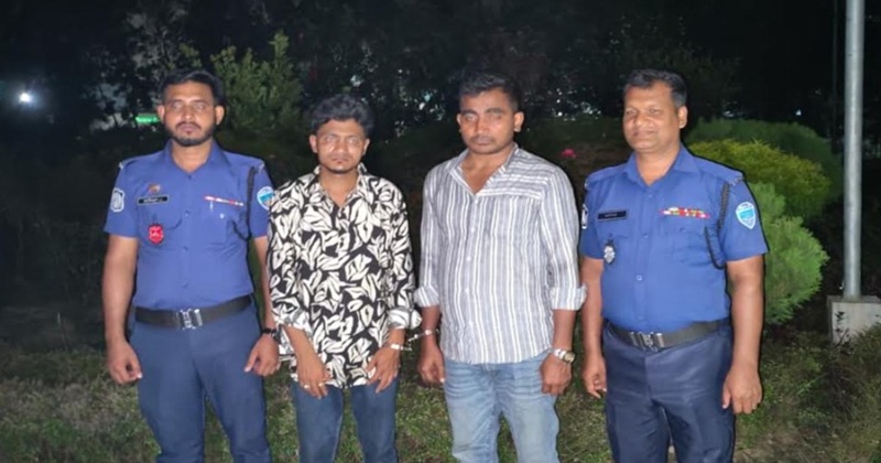 বাঁশখালীতে পুলিশের অভিযানে গ্রেফতার দুই মাদক কারবারি