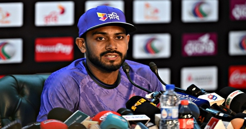 মিরপুর শেরেবাংলা স্টেডিয়ামে সংবাদ সম্মেলনে বাংলাদেশের ওয়ানডে অধিনায়ক মেহেদী হাসান মিরাজ