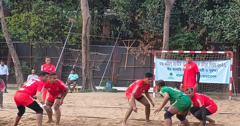 অস্থায়ী মাঠ বানিয়ে কাবাডি দলের অনুশীলন।