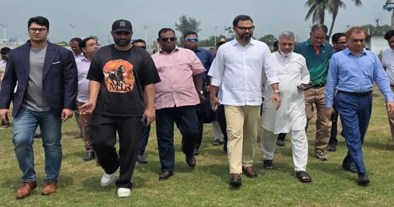 পূর্বাচল স্টেডিয়াম পরিদর্শনের সময় ফ্রেমবন্দি তামিম-আমিনুলরা-সংগৃহীত