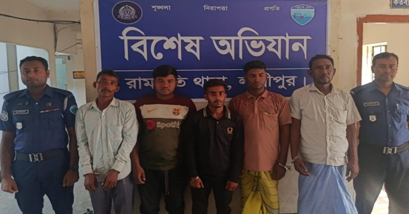 রামগতিতে কৃষি জমির টপ সয়েল কাটার অপরাধে গ্রেপ্তার-৫