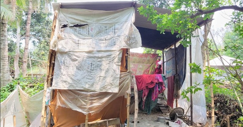 ঝুপড়ি ঘরে মানবেতর জীবন কবির-রাশেদা দম্পতির