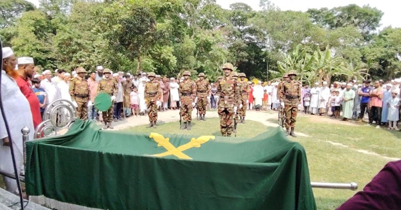 দেবিদ্বারে রাষ্ট্রীয় মর্যাদায় বীর মুক্তিযোদ্ধার দাফন সম্পন্ন