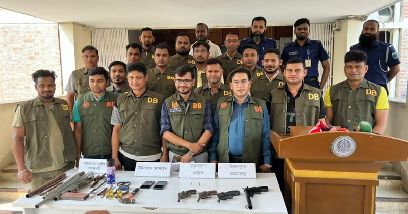পাবনায় ডিবি পুলিশের অভিযানে চারটি আগ্নেয়াস্ত্রসহ একজন আটক