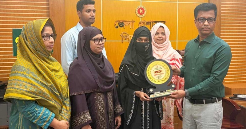 শিক্ষার্থী তাহমিনা