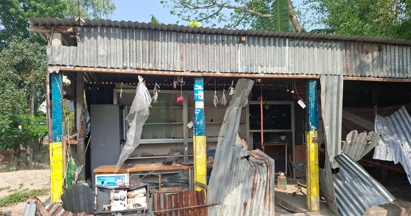 অর্ধশতাধিক বাড়ি ভাঙচুর