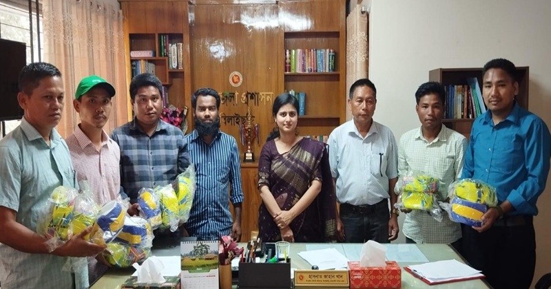 বিলাইছড়িতে দক্ষ খেলোয়াড় তৈরিতে ক্রীড়া সরঞ্জাম বিরতণ
