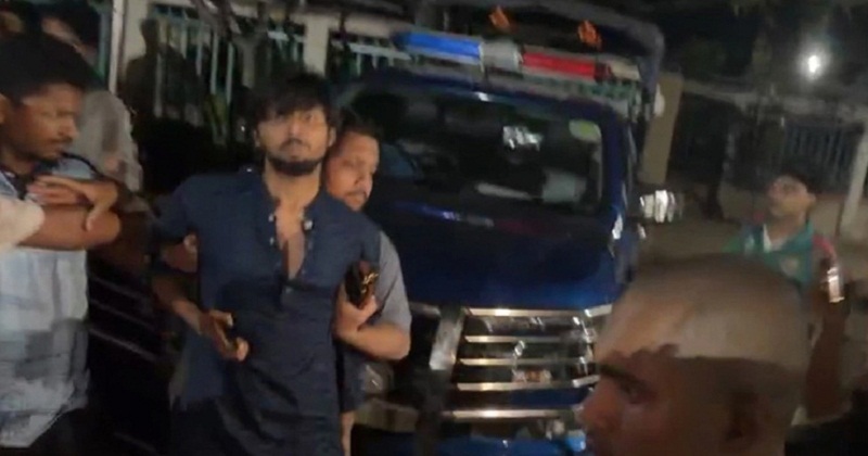 রাতে শাহবাগ থানায় এ ঘটনা ঘটে
