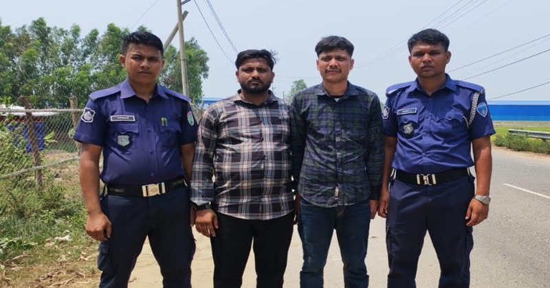 বাঁশখালীতে পুলিশের অভিযানে গ্রেফতার দুই মাদক কারবারি