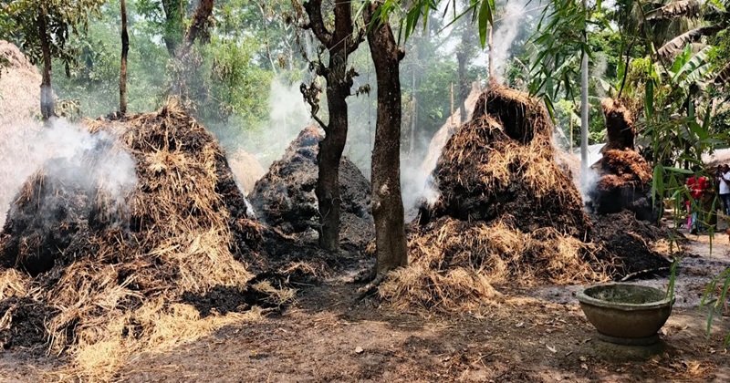 বাউফলে গভীর রাতে দুর্বৃত্তের দেওয়া আগুনে ৭টি কুডারকুর পুড়ে ছাই