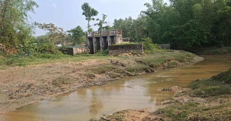 রাজনগরে ৩ কোটি টাকার স্লুইচ গেট ১০ বছর ধরে অচল, কৃষিতে সেচ সংকট