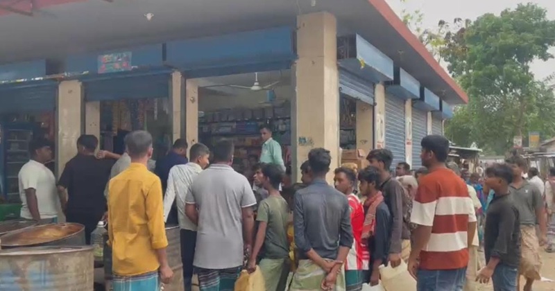 পাবনার বেড়ায় অবৈধভাবে মজুদকৃত ৪৮০০ লিটার ডিজেল জব্দ করেছে উপজেলা প্রশাসন