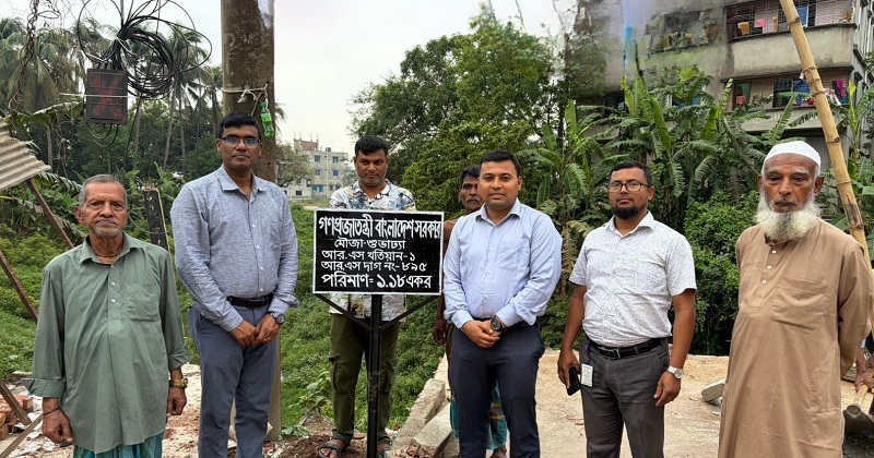 কেরানীগঞ্জে খাস জমি দখল উত্তেজনায় প্রশাসনের সাইনবোর্ড