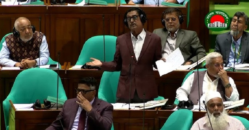 সংসদে ব্যাপক হট্টগোল