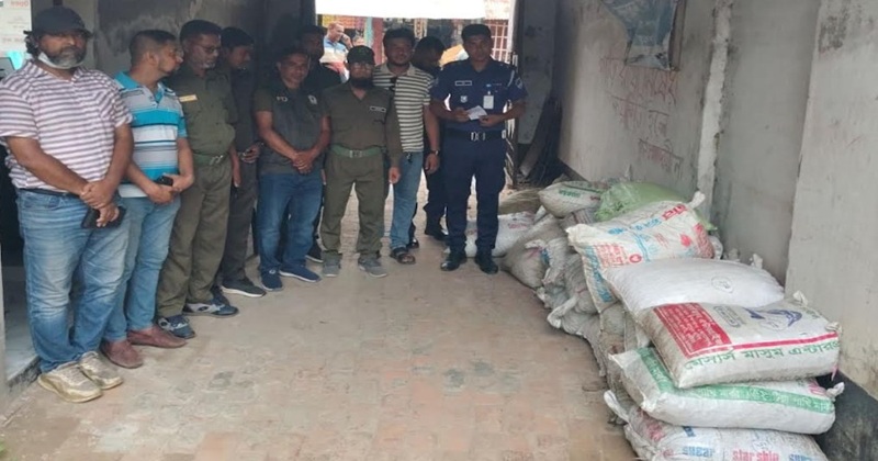 কুরিয়ার সার্ভিসের মাধ্যমে পাচারকালে নিষিদ্ধ ২২৫০ কেজি শামুক-ঝিনুক উদ্ধার