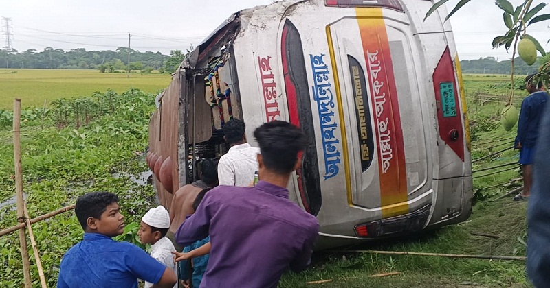 টুঙ্গিপাড়ায় বাস দুর্ঘটনা