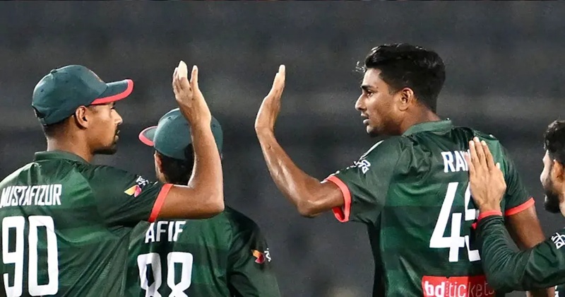 বাংলাদেশের পেসার মুস্তাফিজুর রহমান ও নাহিদ রানা