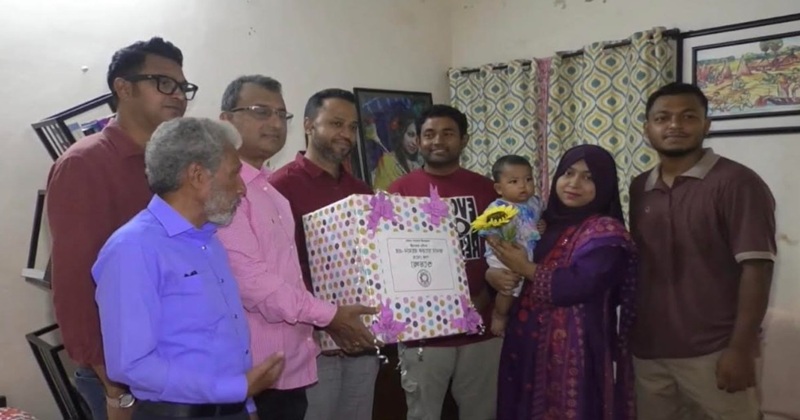 প্রধানমন্ত্রী উপহার পেলো যশোরে শুভেচ্ছা জানানো সেই শিশু