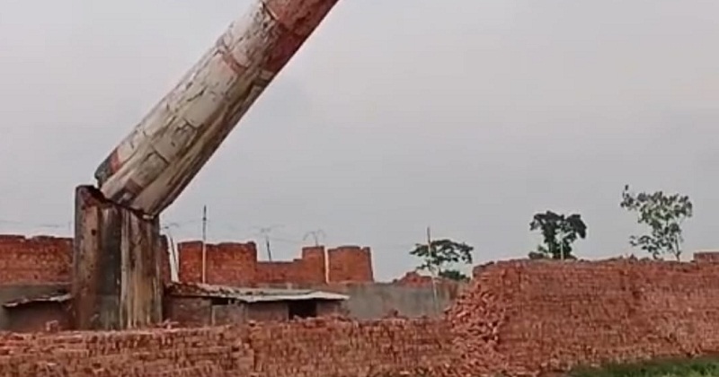 অবৈধ দুই ইটভাটা গুঁড়িয়ে দিল প্রশাসন
