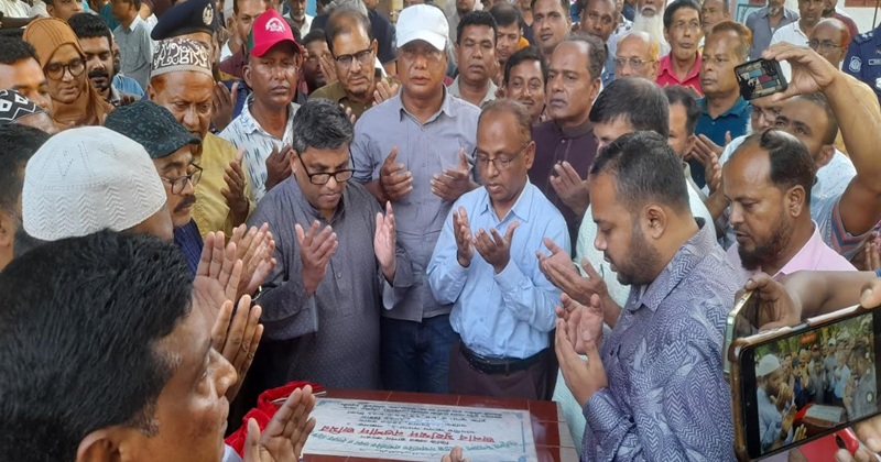 তেঁতুলিয়ায় প্রায় ৭ কোটি টাকা ব্যয়ে প্রশাসনিক ভবন ও হলরুম নির্মাণ কাজের ভিত্তি প্রস্তর স্থাপন