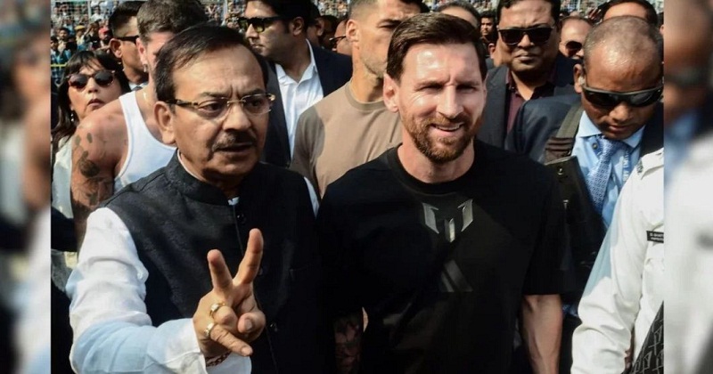 মেসির সঙ্গে বিদায়ী ক্রীড়ামন্ত্রী অরূপ বিশ্বাস