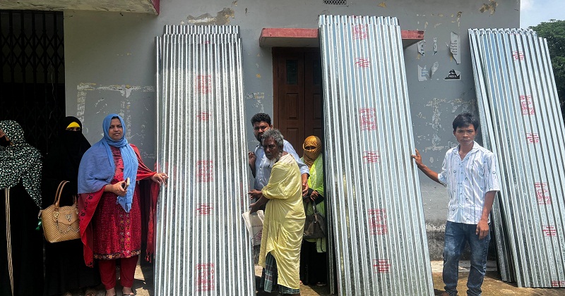 ঢেউটিন বিতরণ