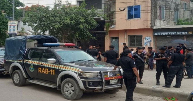 র্যাব সদস্যদের কুপিয়ে জখম