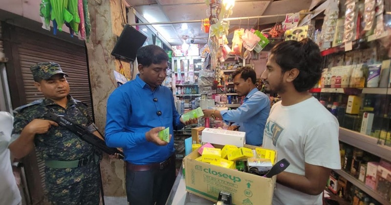 সিংগাইরে নকল প্রসাধনী সামগ্রী বিক্রির দায়ে ব্যবসায়ীকে জরিমানা