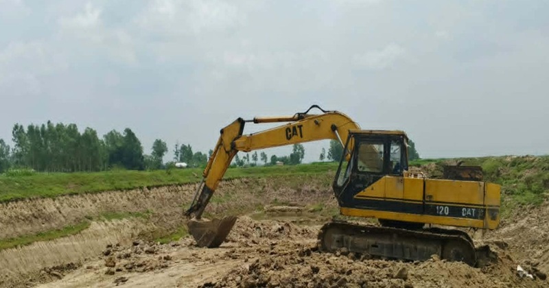 ভাঙ্গুড়ায় রাতের আঁধারে চলছে অবৈধ ভাবে মাটি কাটার মহোৎসব