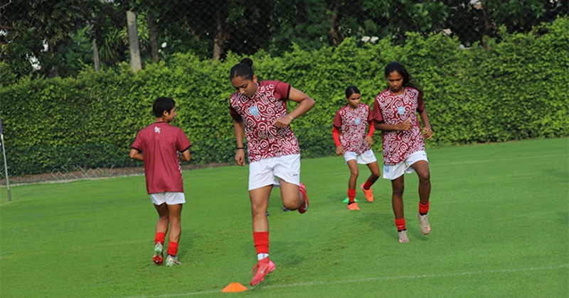 অনুশীলনে বাংলাদেশ নারী ফুটবল দলের সদস্যরা।