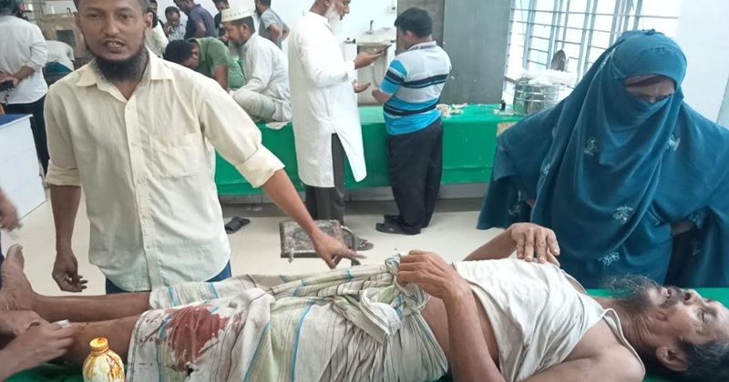ভোলায় চা বিক্রেতার উপর হামলা দোকান ভাংচুর