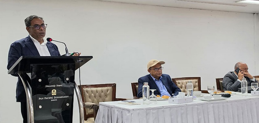 স্বাস্থ্যখাত বিষয়ক সভায় বক্তব্য দিচ্ছেন স্বাস্থ্য প্রতিমন্ত্রী