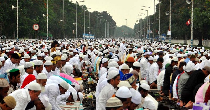 কলকাতার রেড রোডে ঈদের জামাত