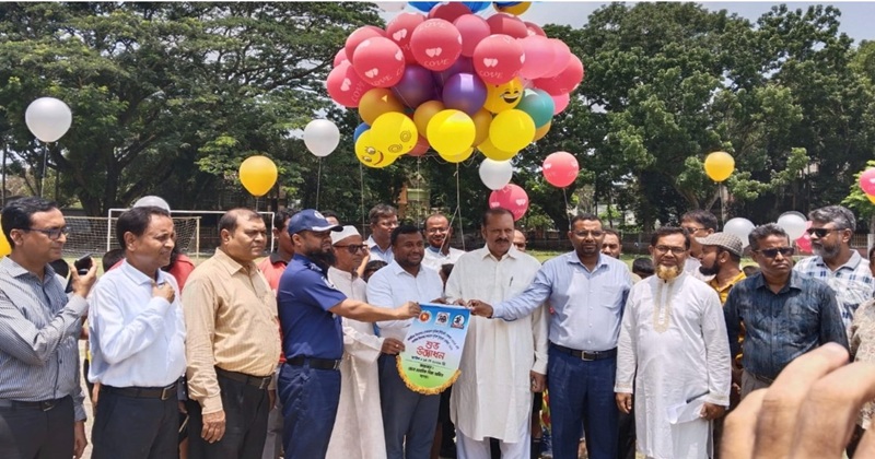 যশোরে প্রাথমিক বিদ্যালয় গোল্ডকাপ ফুটবল টুর্নামেন্টের উদ্বোধন