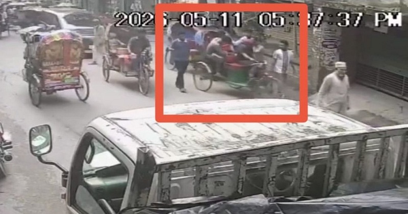 সিসিটিভি ফুটেজে ছিনতাইয়ের দৃশ্য