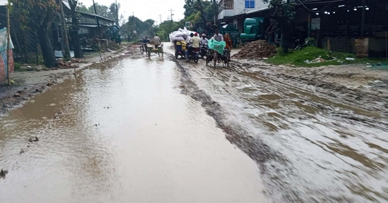 ধামইরহাটে রাস্তার বেহাল দশা, জনদুর্ভোগ চরমে