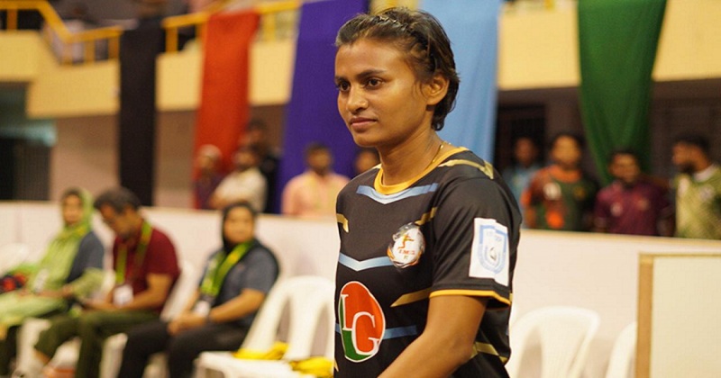 নারী ফুটবল দলের অধিনায়ক সাবিনা খাতুন