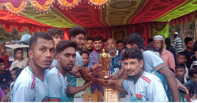 রামগঞ্জে ফুটবল খেলার পুরুস্কার বিতরণ