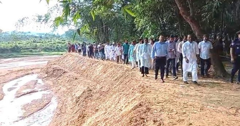 দুর্গাপুরে খাল কনন পরিদর্শনে ডেপুটি স্পীকার